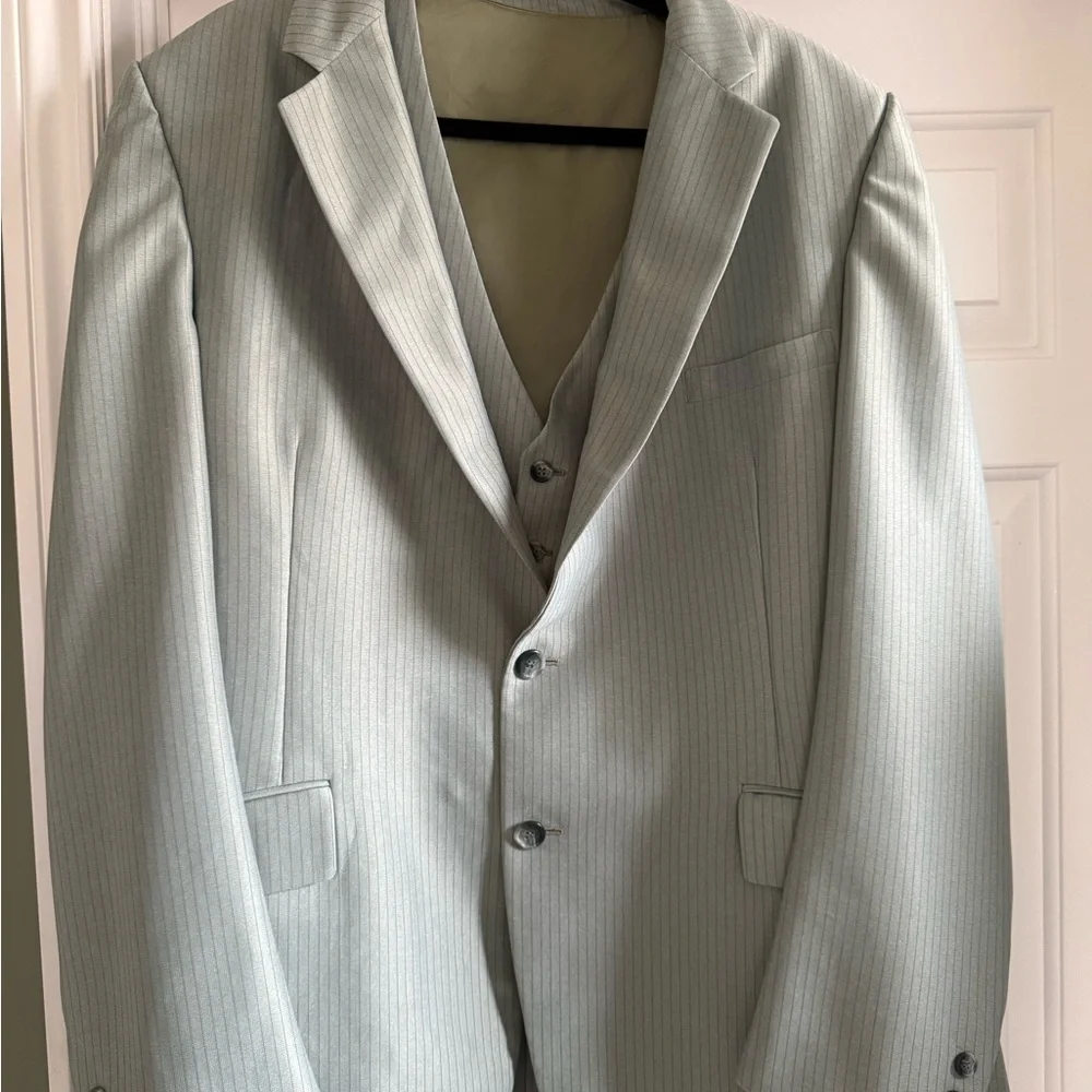 2 pc Mint/light Sage Phoenix made in USA vintage suit‎ and vest-size 46
